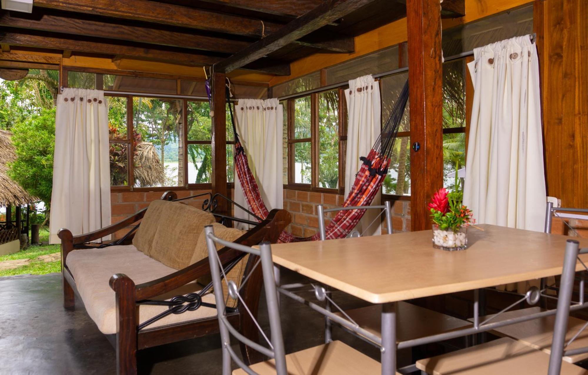 Jawas Lodge *