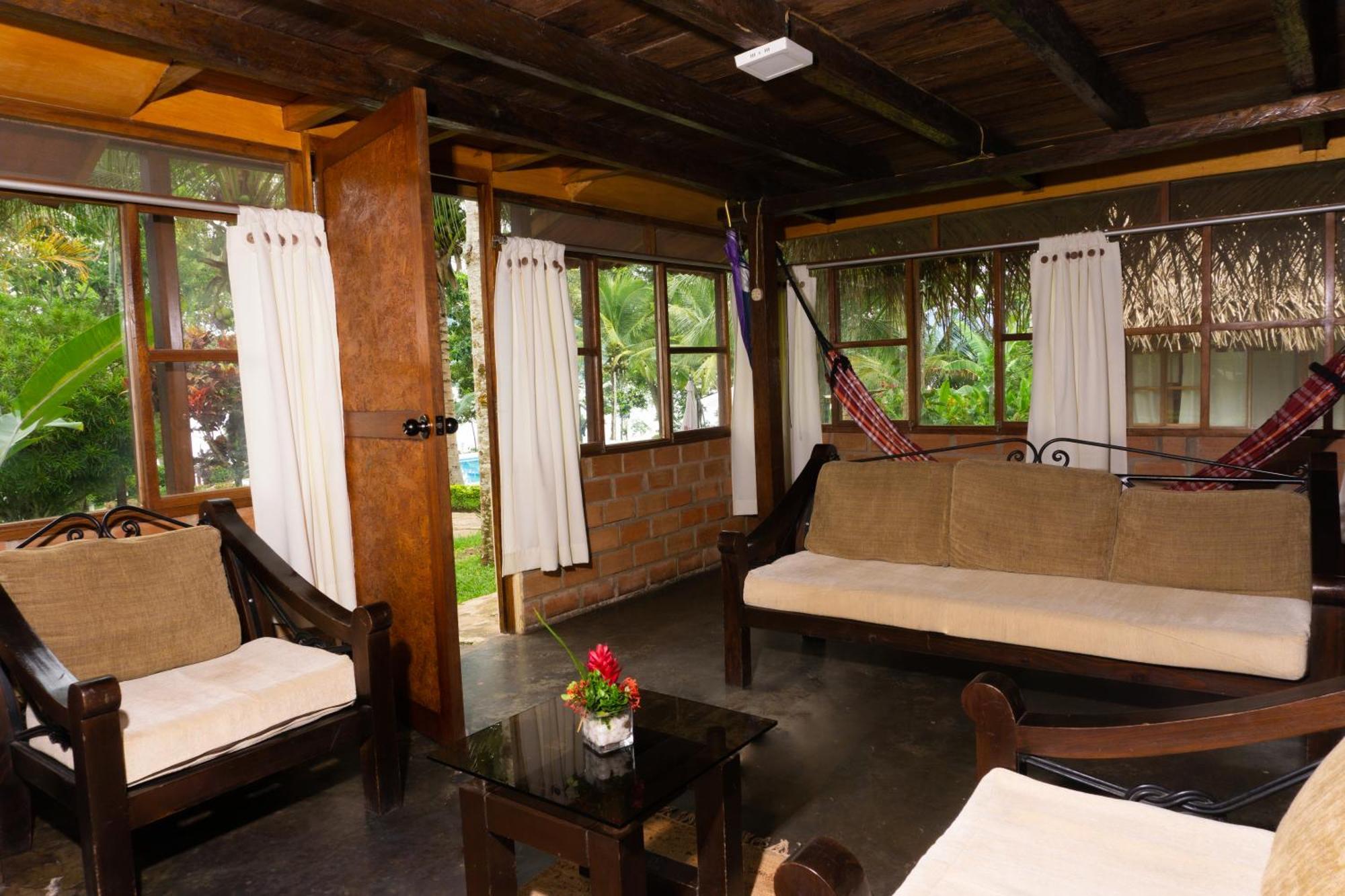 Jawas Lodge *